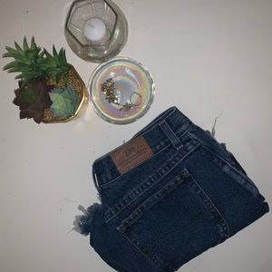 Vintage 𝐋𝐞𝐞’𝐬 cut off jean shorts